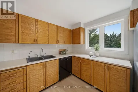 18 Arbordale Crescent Ottawa ON K2G 5C6