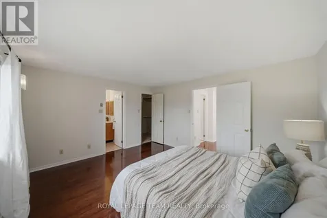 18 Arbordale Crescent Ottawa ON K2G 5C6