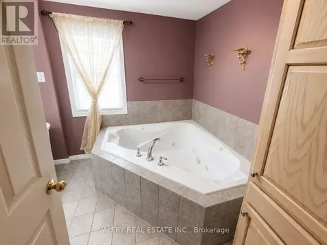 1058 Moy Ave Avenue Windsor ON N9A 2P3
