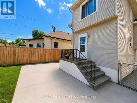 1058 Moy Ave Avenue Windsor ON N9A 2P3