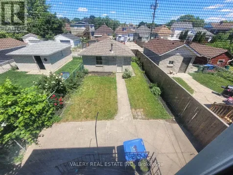 1058 Moy Ave Avenue Windsor ON N9A 2P3