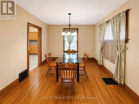 1058 Moy Ave Avenue Windsor ON N9A 2P3
