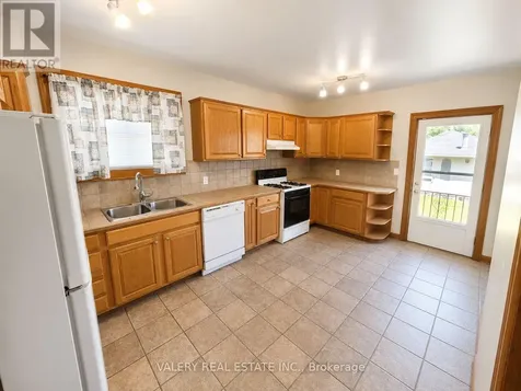 1058 Moy Ave Avenue Windsor ON N9A 2P3