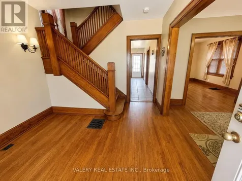 1058 Moy Ave Avenue Windsor ON N9A 2P3