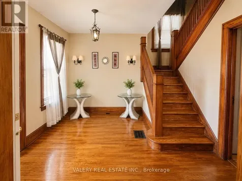 1058 Moy Ave Avenue Windsor ON N9A 2P3