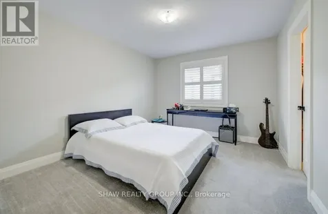 924 Chapel Hill Court Kitchener ON N2R 0P4