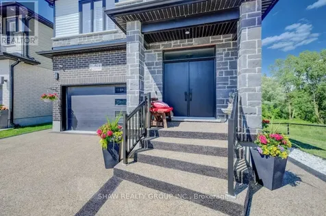 924 Chapel Hill Court Kitchener ON N2R 0P4