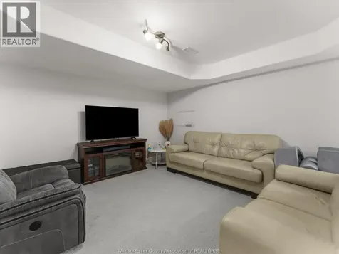 139 Woodycrest Avenue Kingsville ON N9Y 4G3