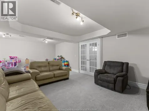 139 Woodycrest Avenue Kingsville ON N9Y 4G3