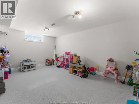 139 Woodycrest Avenue Kingsville ON N9Y 4G3