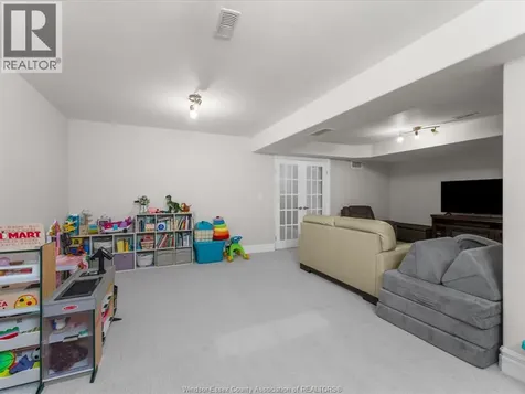 139 Woodycrest Avenue Kingsville ON N9Y 4G3