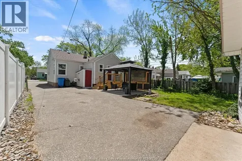 3560 Barrymore Windsor ON N9C 1V3