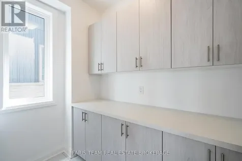 10 Barnyard Trail Barrie ON L9J 0Y1