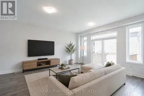 10 Barnyard Trail Barrie ON L9J 0Y1