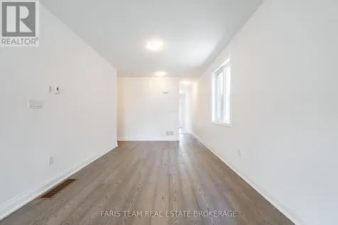 10 Barnyard Trail Barrie ON L9J 0Y1