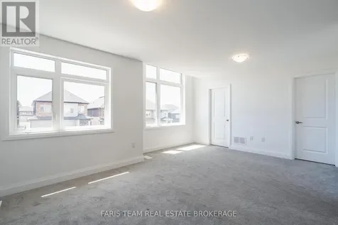 10 Barnyard Trail Barrie ON L9J 0Y1