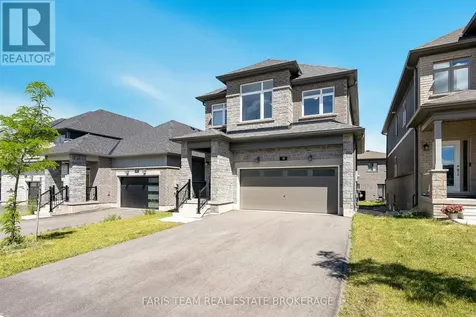 10 Barnyard Trail Barrie ON L9J 0Y1