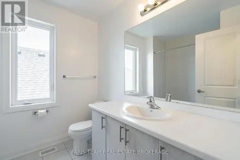 10 Barnyard Trail Barrie ON L9J 0Y1
