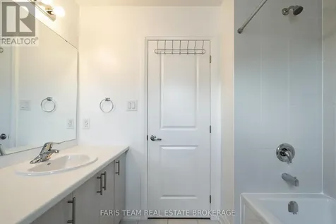 10 Barnyard Trail Barrie ON L9J 0Y1