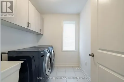 10 Barnyard Trail Barrie ON L9J 0Y1