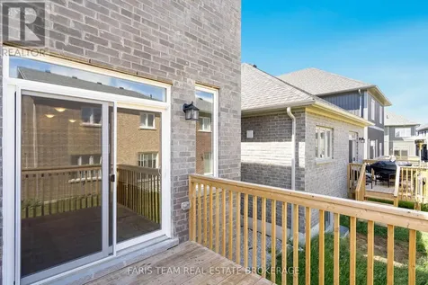 10 Barnyard Trail Barrie ON L9J 0Y1
