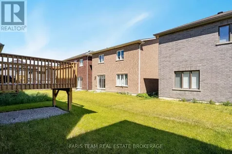 10 Barnyard Trail Barrie ON L9J 0Y1