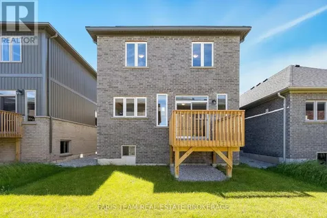 10 Barnyard Trail Barrie ON L9J 0Y1