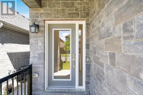 10 Barnyard Trail Barrie ON L9J 0Y1