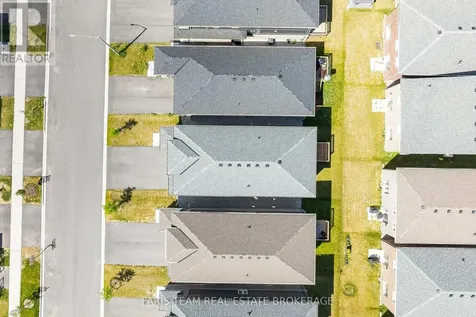 10 Barnyard Trail Barrie ON L9J 0Y1