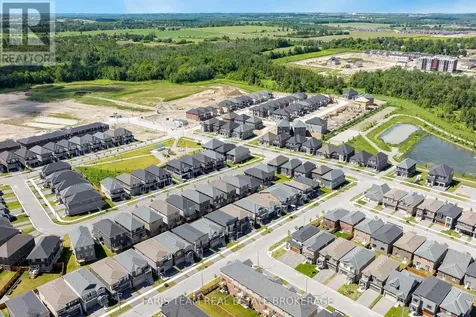 10 Barnyard Trail Barrie ON L9J 0Y1