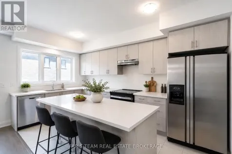 10 Barnyard Trail Barrie ON L9J 0Y1