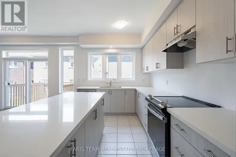 10 Barnyard Trail Barrie ON L9J 0Y1