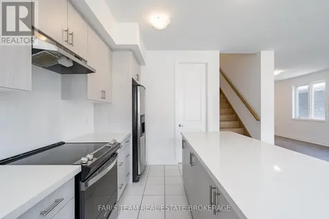 10 Barnyard Trail Barrie ON L9J 0Y1