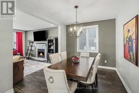 717 Magnolia Street Ottawa ON K4A 0Z2