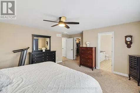 717 Magnolia Street Ottawa ON K4A 0Z2