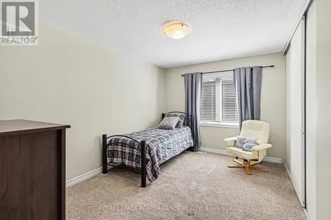 717 Magnolia Street Ottawa ON K4A 0Z2