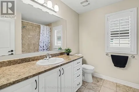 717 Magnolia Street Ottawa ON K4A 0Z2