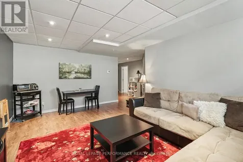 717 Magnolia Street Ottawa ON K4A 0Z2
