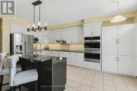 717 Magnolia Street Ottawa ON K4A 0Z2