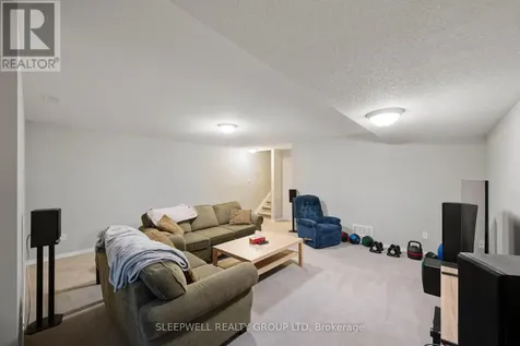147 Westphalian Avenue Ottawa ON K2V 0A3