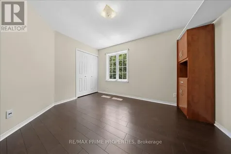 201 Gladeview Private Ottawa ON K1T 4A6