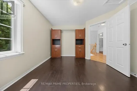 201 Gladeview Private Ottawa ON K1T 4A6