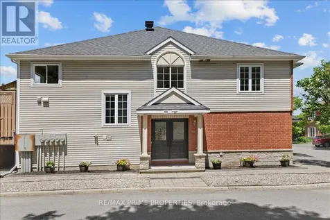 201 Gladeview Private Ottawa ON K1T 4A6