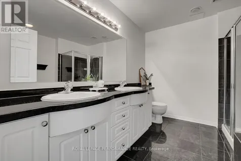 38 Metropole Private Ottawa ON K1Z 1E9