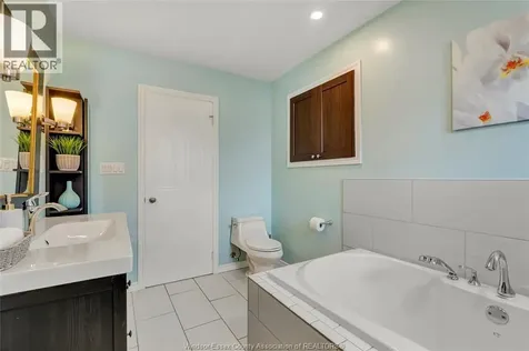 13176 Veronica Court Tecumseh ON N8N 3V3