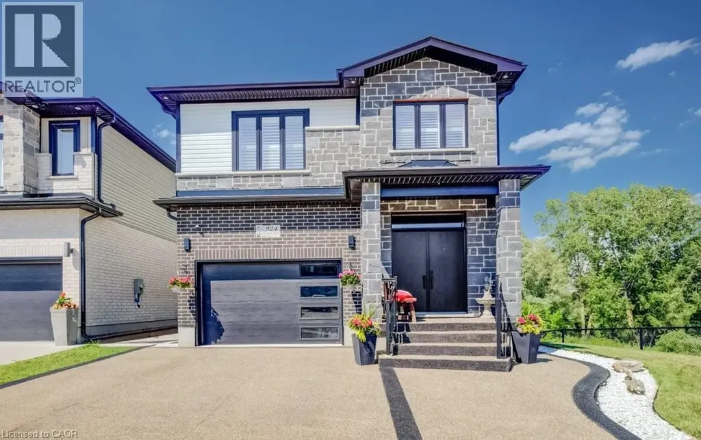 924 Chapel Hill Court Kitchener ON N2R 0P4