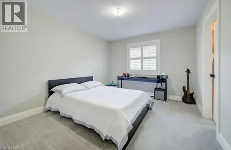 924 Chapel Hill Court Kitchener ON N2R 0P4