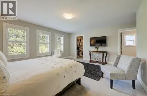 924 Chapel Hill Court Kitchener ON N2R 0P4