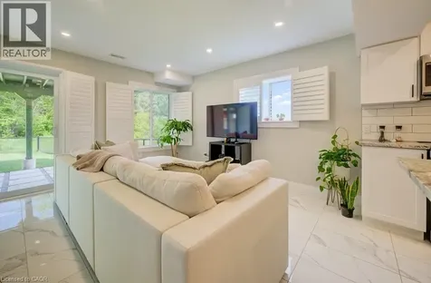 924 Chapel Hill Court Kitchener ON N2R 0P4