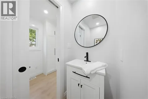 21 Sandy Row Brantford ON N3T 5Z3